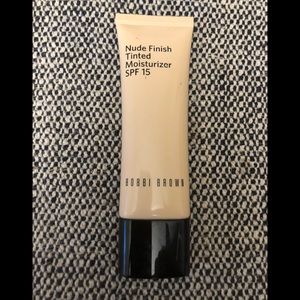 Bobbi Browns tinted moisturizer in ‘Nude’ spf 15 -
